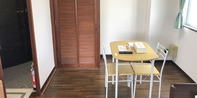 Single Room (smoking only on balcony) last check-in until 22:00