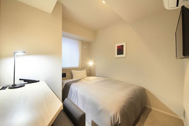 Corner Single Room