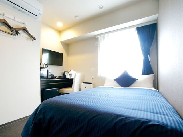 Single Room, Smoking