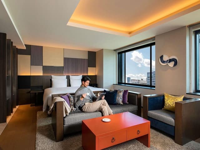Superior Suite, 1 King Bed, Club Lounge Access