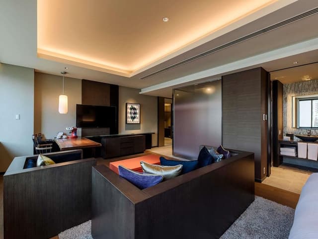 Superior Suite, 1 King Bed, Club Lounge Access