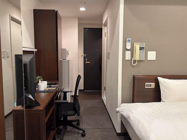 Basic Semi Double Room, Smoking