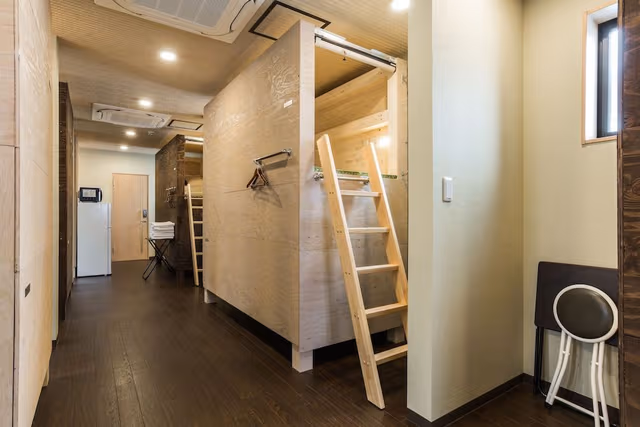 Room (2nd Floor, For 16 People)