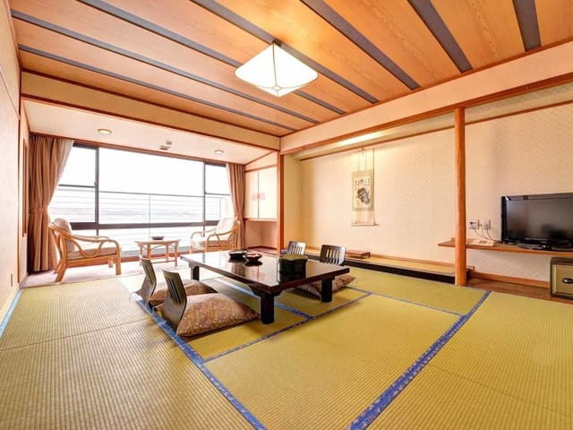 Japanese Style Family Room, Shared Bathroom