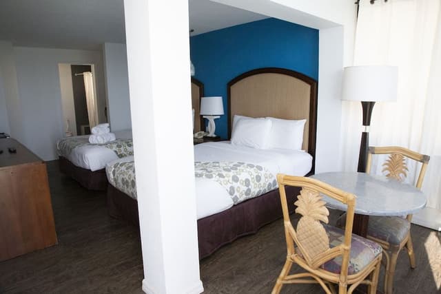 2 Queen Beds, Oceanfront