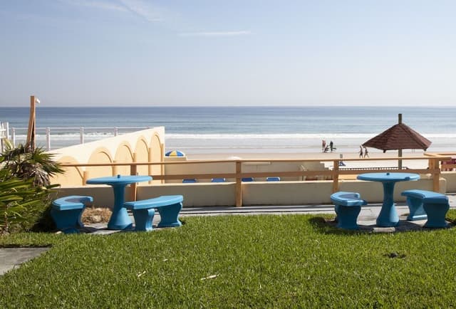 2 Queen Beds, Oceanfront