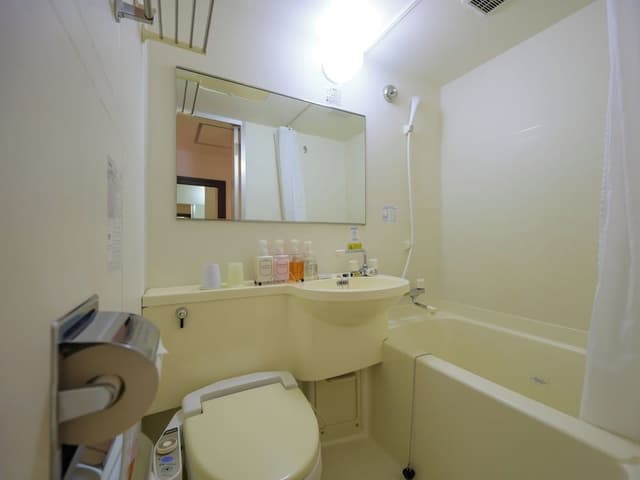 Semi Double Room, Smoking