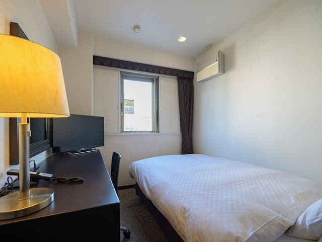 Semi Double Room, Smoking