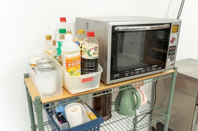 Japanese-style,for 4 people,shared bathroom,towels not provided, no air conditioning,Non Smoking