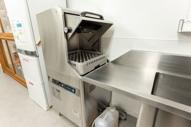 Japanese-style,for 4 people,shared bathroom,towels not provided, no air conditioning,Non Smoking