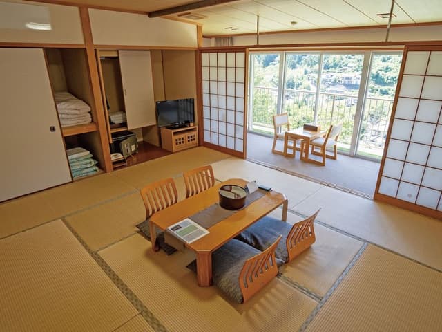 Japanese Style Room for 5 Guests with Shared Bathroom
