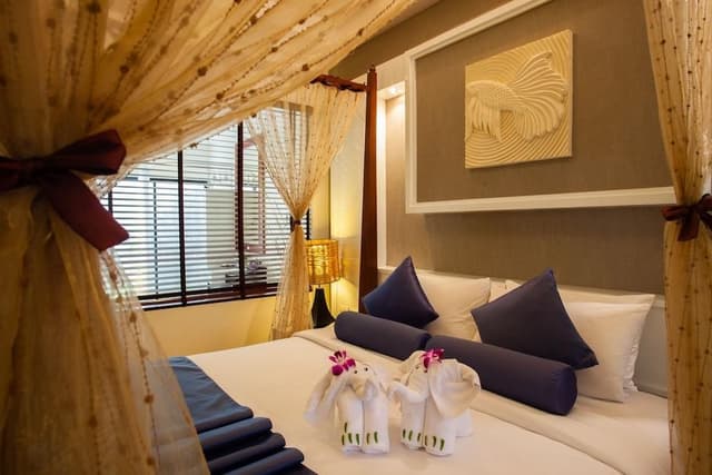 Pool Suites