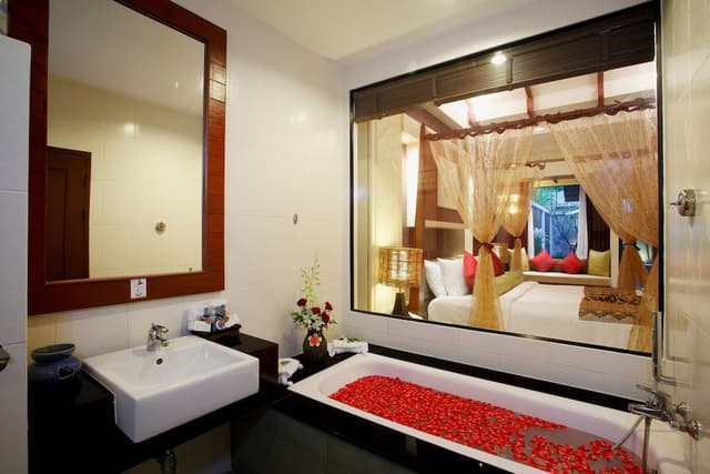Pool Suites