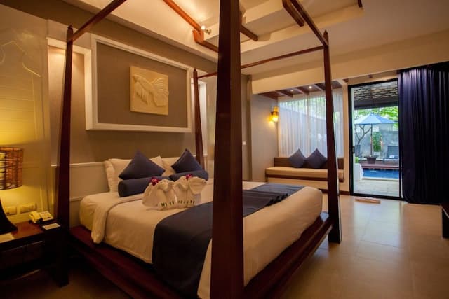 Pool Suites