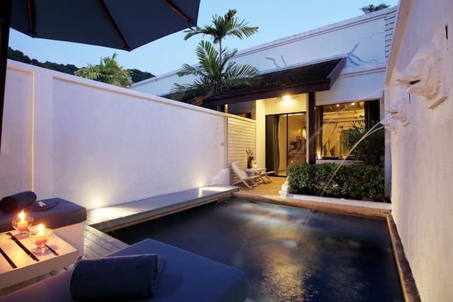 Pool Suites