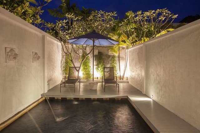 Pool Suites