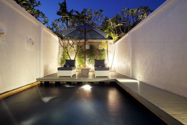 Pool Suites
