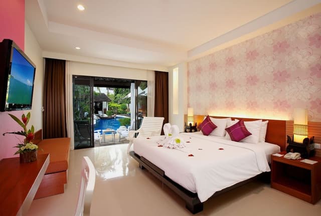 Pool Access Green Wing