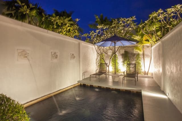 Pool Suites