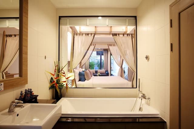 Pool Suites
