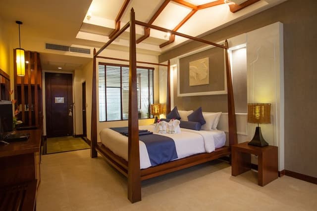 Pool Suites