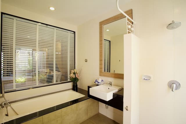 Pool Access Green Wing