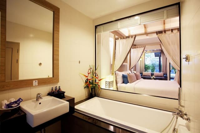 Pool Suites