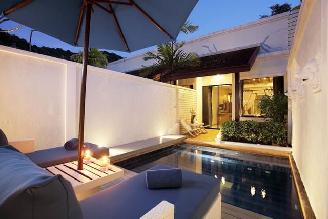 Pool Suites