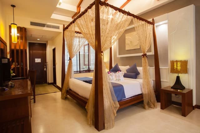 Pool Suites