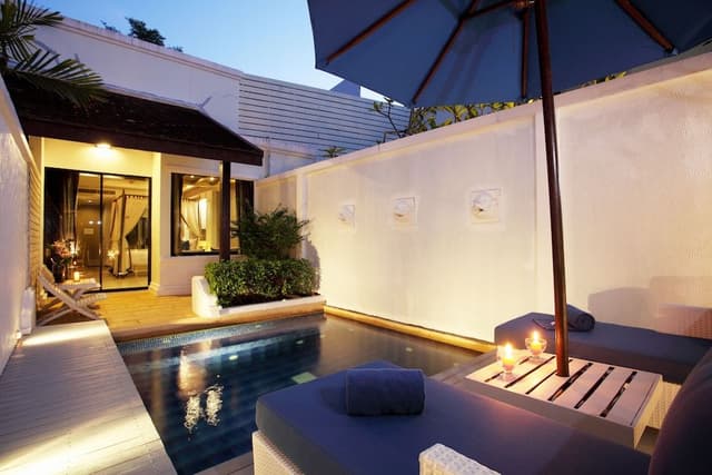 Pool Suites