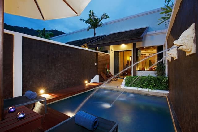 Pool Suites