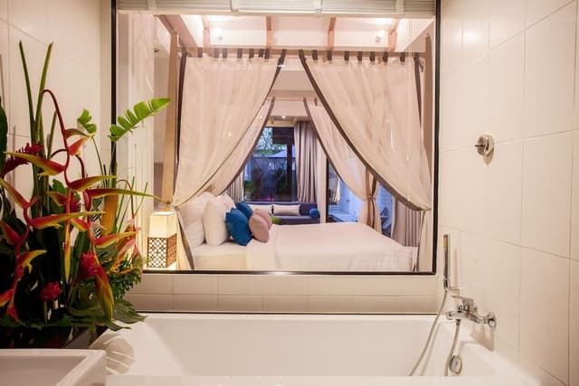 Pool Suites