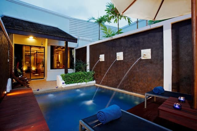 Pool Suites