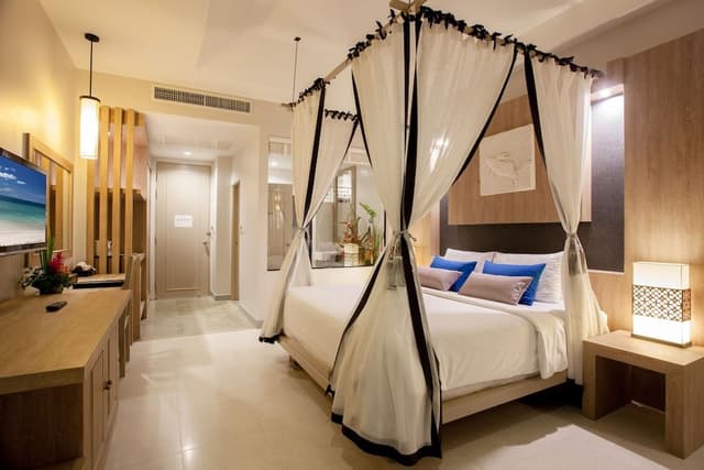 Pool Suites
