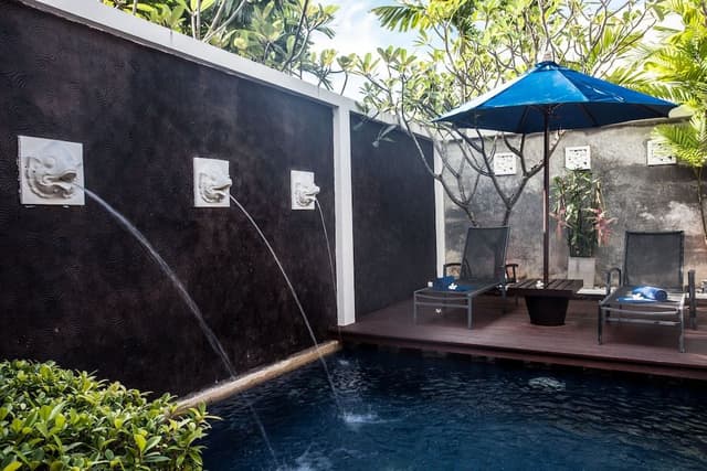 Pool Suites