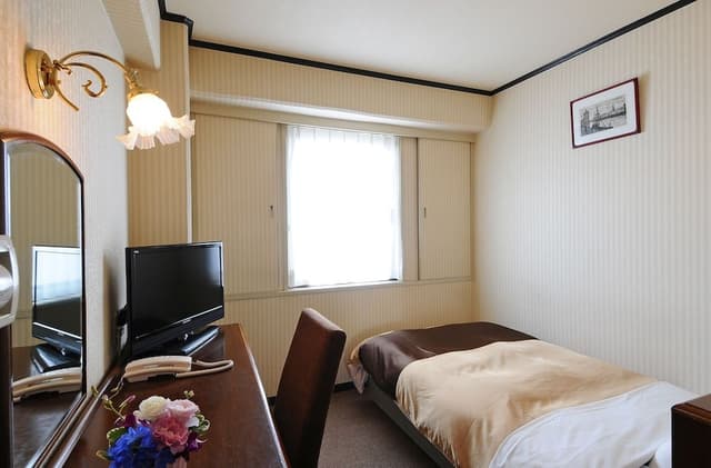 Standard Single Room, Smoking