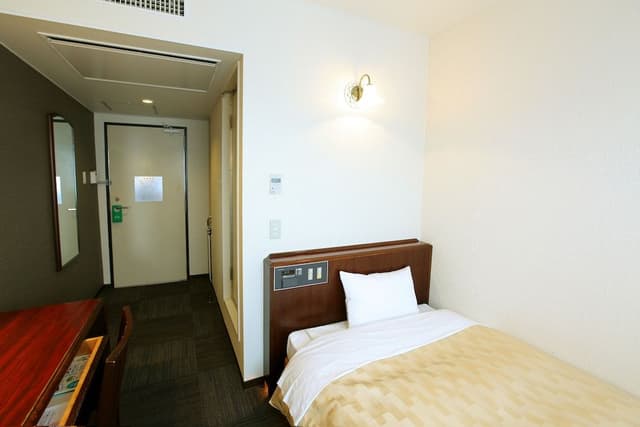 Standard Single Room, Smoking
