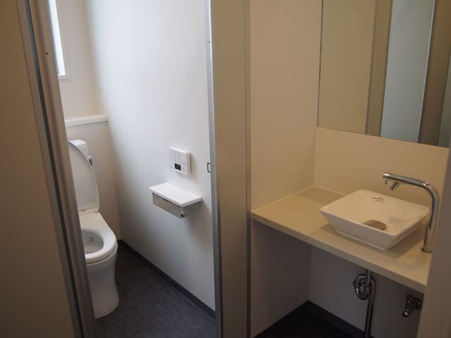 Mixed Dormitory (shared bathroom)