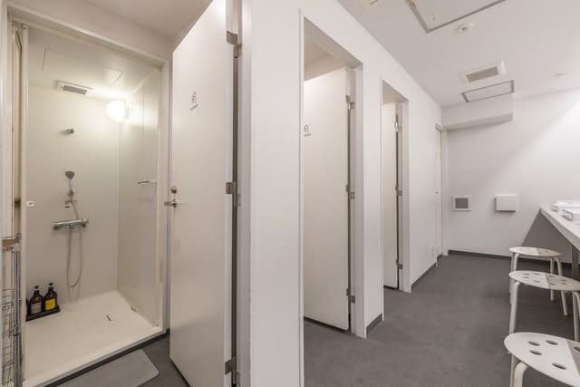 Mixed Dormitory (shared bathroom)