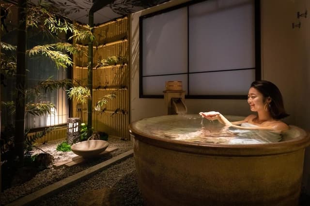 Suite with Semi-open-Air Bath, 90m2