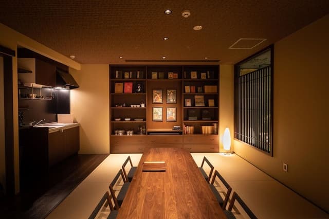 Suite with Semi-open-Air Bath, 90m2