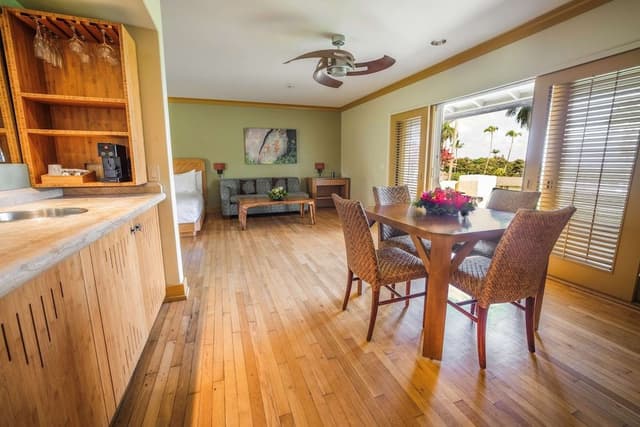 Room, 2 Queen Beds, Garden View