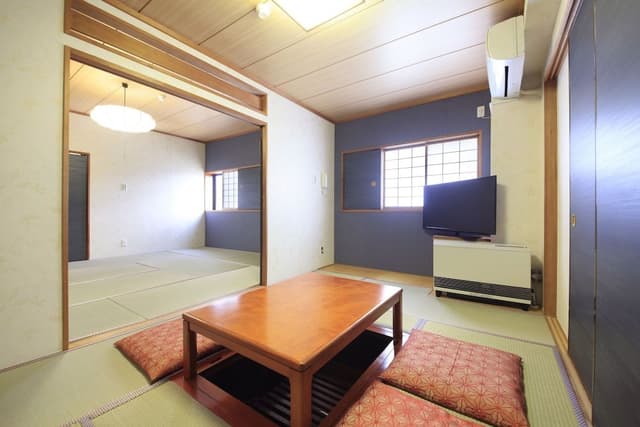 Japanese style room for 6 guests