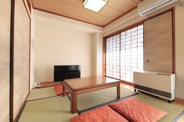 Japanese style room for 6 guests
