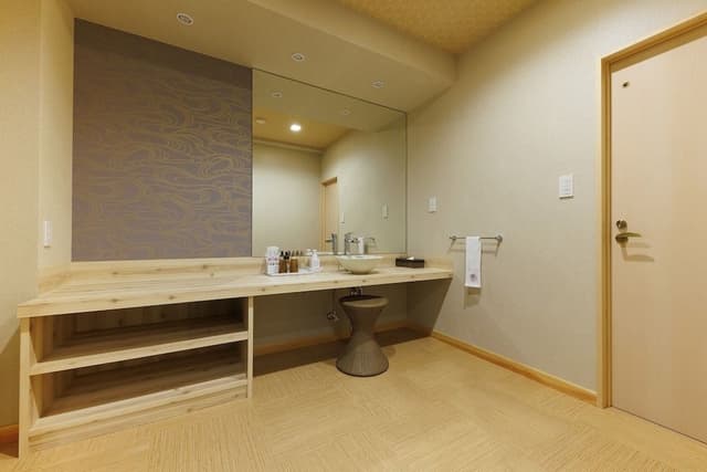 Luxury Double or Twin Room, 2 Bedrooms, Private Bathroom, Partial Ocean View
