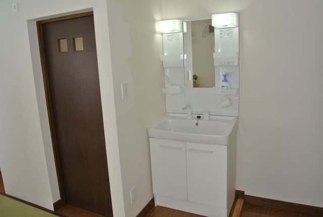 Japanese Style Family Room (Toilet and wash basin included. Shared shower room)