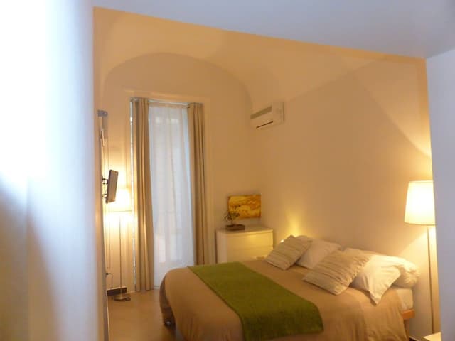 Business Double Room Single Use, 1 Queen Bed