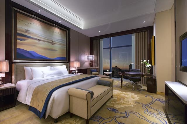 Grand King Room with View