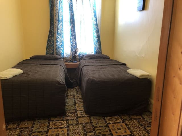 Budget Twin Room, Shared Bathroom