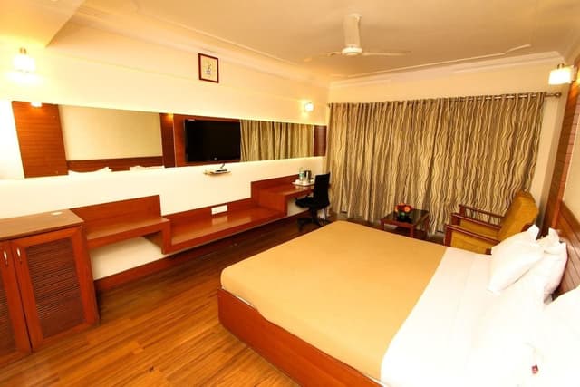 Deluxe Double Room, 1 Bedroom, Bathtub, Garden View